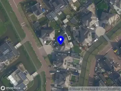 Ambulance met grote spoed naar de Adriana van Roonlaan in 's-Gravenhage