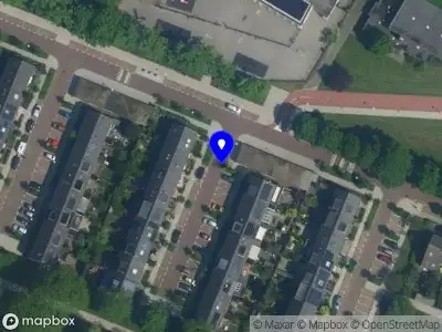 Ambulance met grote spoed naar de Clara Bartonstraat in Amsterdam