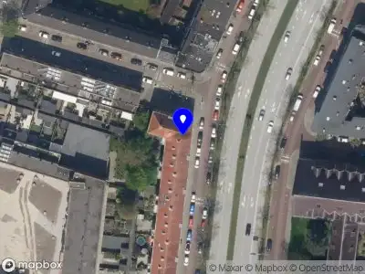 Ambulance met grote spoed naar de Dorpsweg in Rotterdam