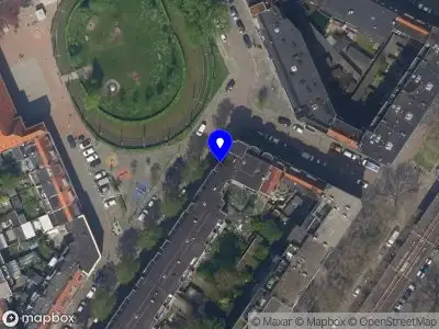 Ambulance met grote spoed naar de Groepstraat in Rotterdam