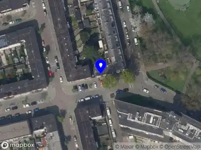 Ambulance met gepaste spoed naar de Meester Arendstraat in Rotterdam