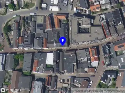Ambulance met grote spoed naar de Hoogstraat in Werkendam