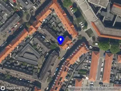 Ambulance met gepaste spoed naar de Zwartewaalsestraat in Schiedam