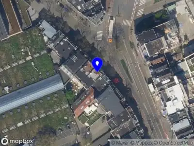 Ambulance met gepaste spoed naar de Van Vollenhovenstraat in Rotterdam