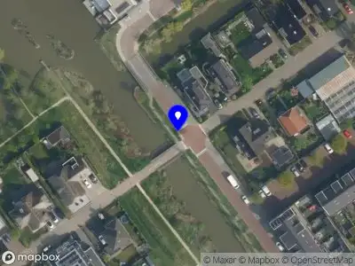 Ambulance met grote spoed naar de Laan van Groenewegen in Delft