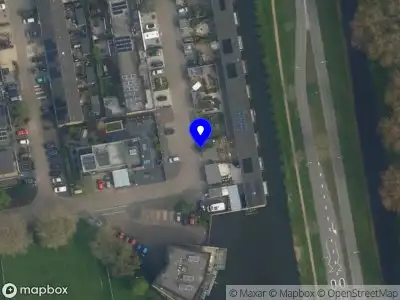 Ambulance met grote spoed naar de Leenmanslag in Gouda