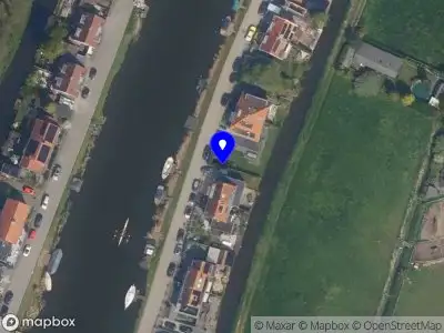 Ambulance met gepaste spoed naar de Bergse Linker Rottekade in Rotterdam