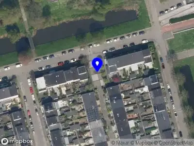 Ambulance met grote spoed naar de Stikkerpad in Rotterdam