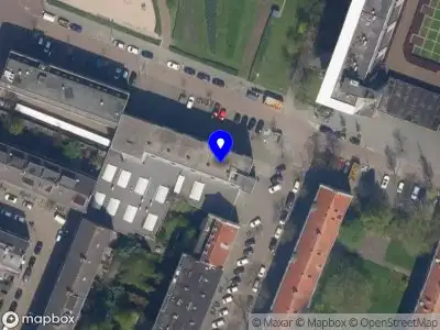 Ambulance met grote spoed naar de Robert Baeldestraat in Rotterdam