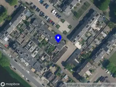 Ambulance en brandweer met grote spoed naar de Kinheim in Zwanenburg vanwege reanimatie