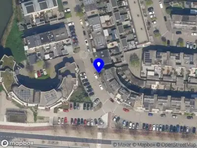 Ambulance met grote spoed naar de Veldpad in Schiedam