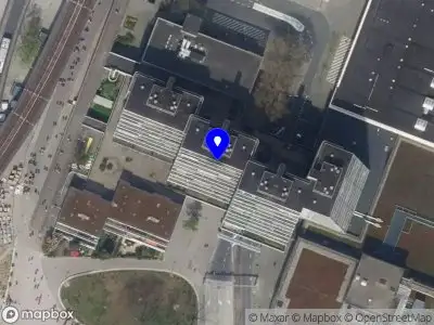 Ambulance met grote spoed naar de Zuiderterras in Rotterdam