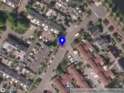 Ambulance met grote spoed naar de Henriëtte Roland Holststraat in Castricum