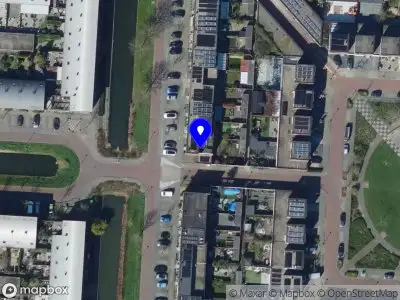 Ambulance met grote spoed naar de Zalmwater in Barendrecht