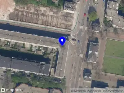 Ambulance met grote spoed naar de Pijperstraat in Rotterdam