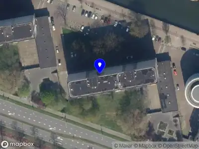 Ambulance met grote spoed naar de 's-Lands werf in Rotterdam