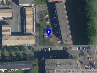 Ambulance met gepaste spoed naar de Kerdijkhof in Amsterdam