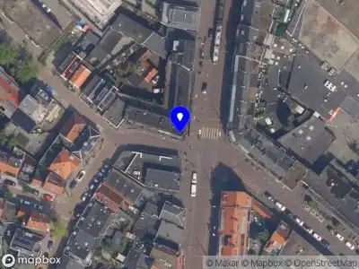 Ambulance met gepaste spoed naar de Bergse Dorpsstraat in Rotterdam