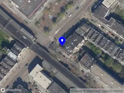 Ambulance met gepaste spoed naar de Bergweg in Rotterdam