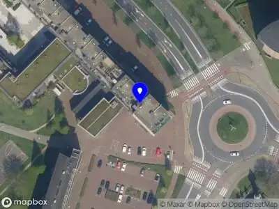 Ambulance met grote spoed naar de Schubertlaan in Maassluis