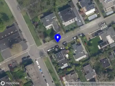 Ambulance met grote spoed naar de Offenbachlaan in Rotterdam