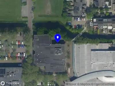 Ambulance met grote spoed naar de Molenwerf in Koog aan de Zaan