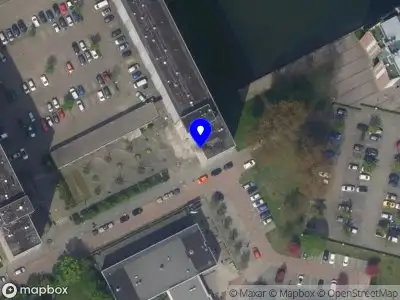 Ambulance met grote spoed naar de Veenoord in Rotterdam