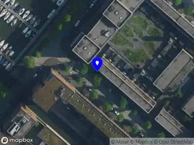Ambulance met gepaste spoed naar de Pieter Oosterhuisstraat in Amsterdam