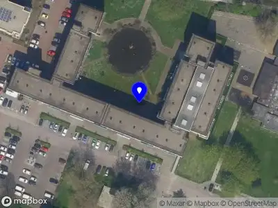 Ambulance met grote spoed naar de Claudius Civilislaan in Vlaardingen