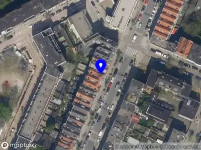 Ambulance met grote spoed naar de Grote Visserijstraat in Rotterdam