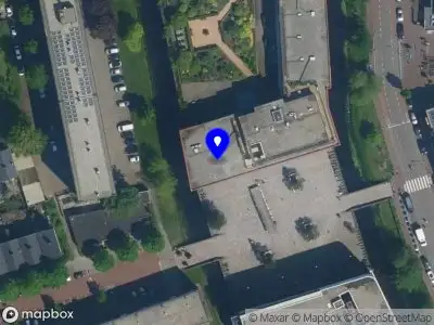 Brandweer met grote spoed naar de Leonardo da Vinciplein in Haarlem vanwege voertuigbrand