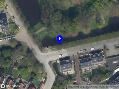 Ambulance met grote spoed naar de Hoornsingel in Rotterdam