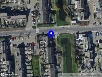 Ambulance met grote spoed naar de Krekelveen in Spijkenisse