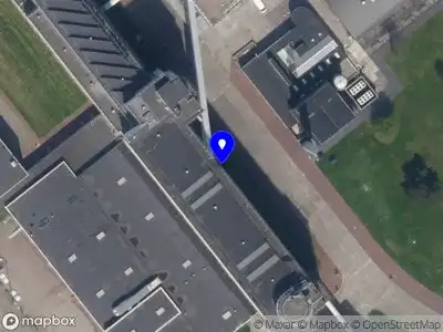 Ambulance met grote spoed naar de Van Nelleweg in Rotterdam