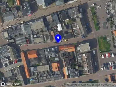 Ambulance en brandweer met grote spoed naar de Marinestraat in Egmond aan Zee vanwege middelgrote brand