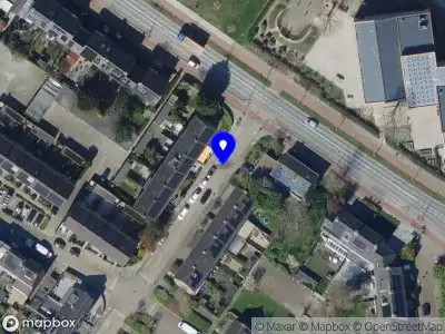 Ambulance met grote spoed naar de De Kreek in Barendrecht