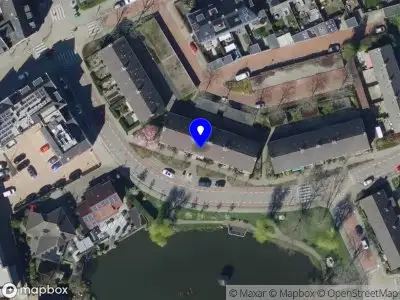 Ambulance met grote spoed naar de Waalstraat in Poortugaal