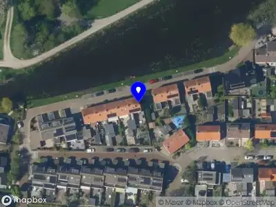 Brandweer met gepaste spoed naar de Van Leeuwenhoekweg in Benthuizen vanwege afhijsen patient