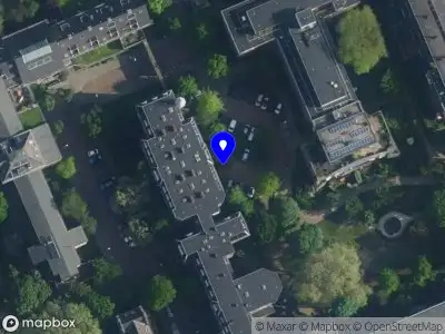 Ambulance met grote spoed naar de Tweede Helmersstraat in Amsterdam