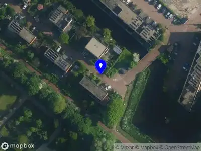 Ambulance met grote spoed naar de Berend Boeijingastraat in Amsterdam