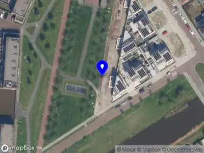 Ambulance met grote spoed naar de Beekweg in Rotterdam