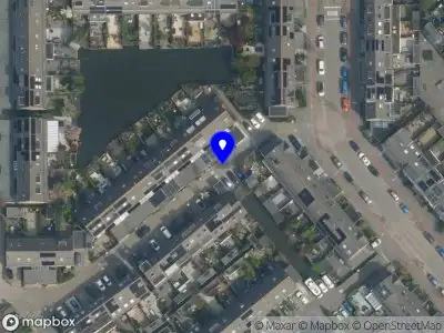 Ambulance met grote spoed naar de Torenmolenerf in Gouda