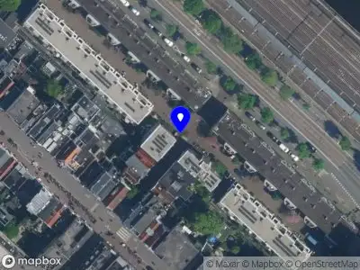Ambulance met grote spoed naar de Buiten Dommersstraat in Amsterdam