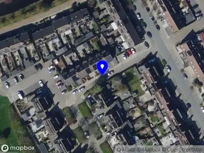 Brandweer met gepaste spoed naar de Hackfortstraat in Hellevoetsluis vanwege stormschade