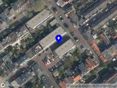 Ambulance met grote spoed naar de Pensionarispad in Delft
