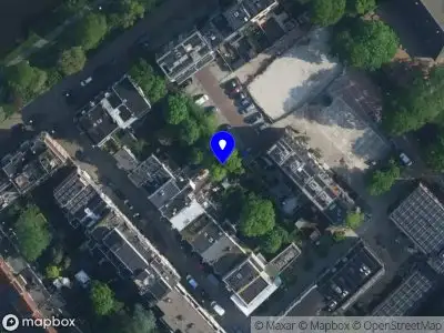 Brandweer met grote spoed naar de Senefelderstraat in Amsterdam vanwege gebouwbrand