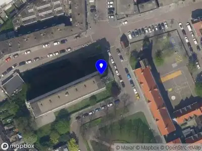 Ambulance met grote spoed naar de Zwartewaalstraat in Rotterdam