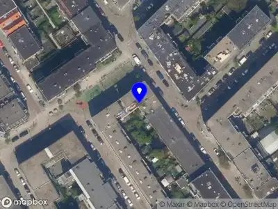 Ambulance met grote spoed naar de Van der Sluysstraat in Rotterdam