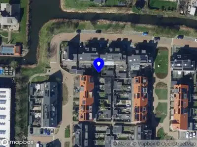 Ambulance met grote spoed naar de Paulinapolder in Barendrecht