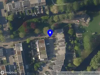 Ambulance met grote spoed naar de Duke Ellingtonstraat in Leiden